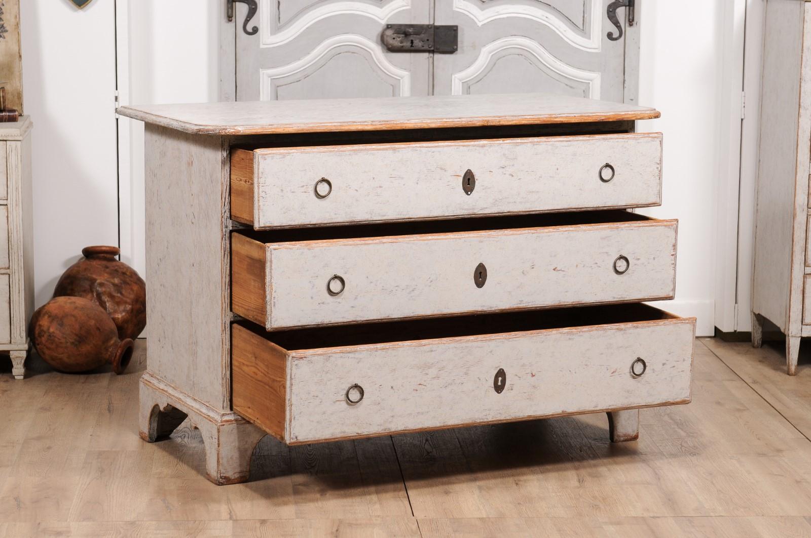 1780s Light Grey Painted Swedish Chest of Drawers with Carved Bracket Feet 1