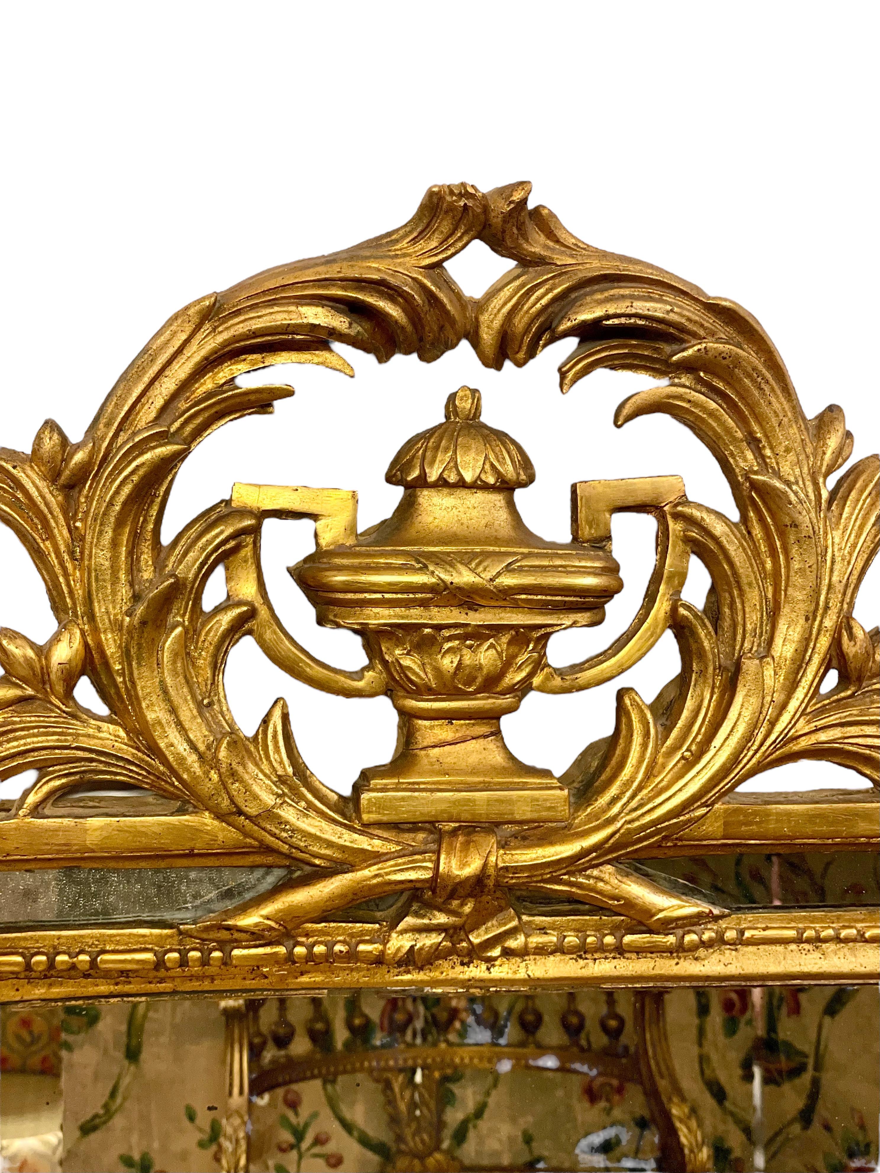 Miroir Louis XVI en bois doré de Pareclose des années 1780  en vente 2