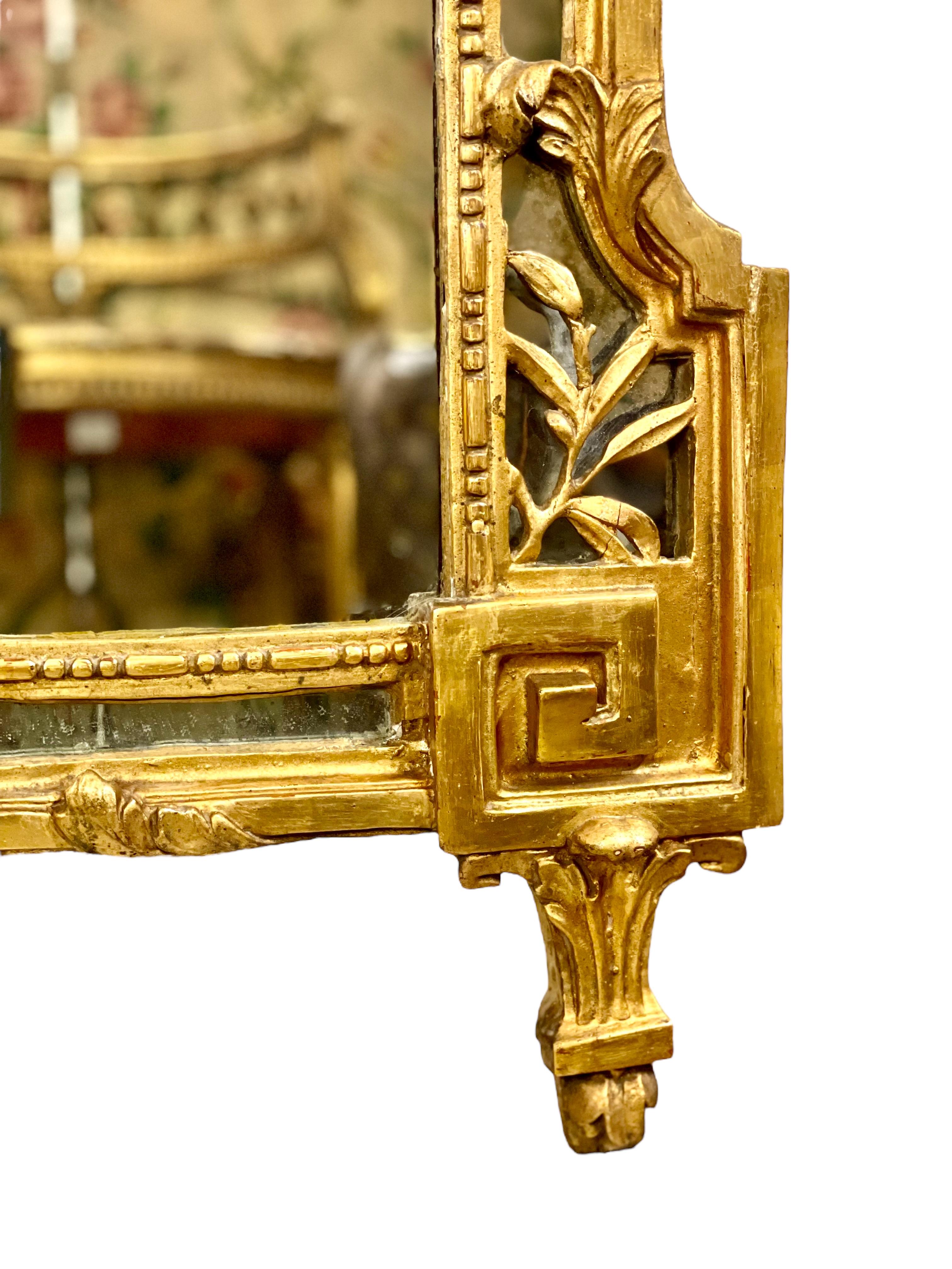 Miroir Louis XVI en bois doré de Pareclose des années 1780  en vente 3
