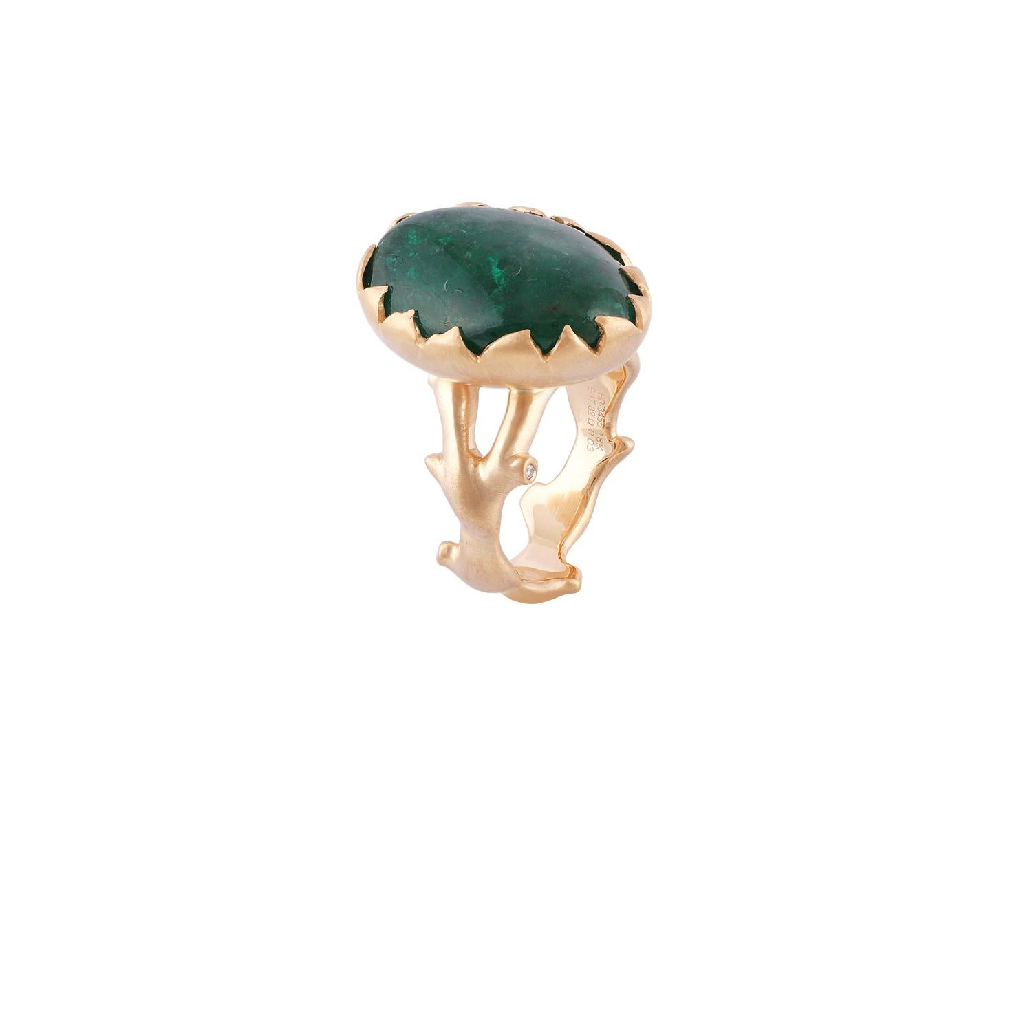 17.82 Carat Cabochon Zambian Emerald  & Diamond Ring in 18k Yellow Gold   In New Condition For Sale In Jaipur, Rajasthan