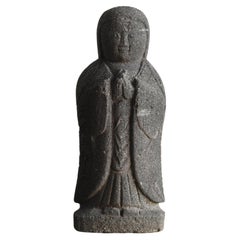Figurine de dieu japonais ancien en pierre sculptée / comme un Bouddha en pierre / de jardin 1783
