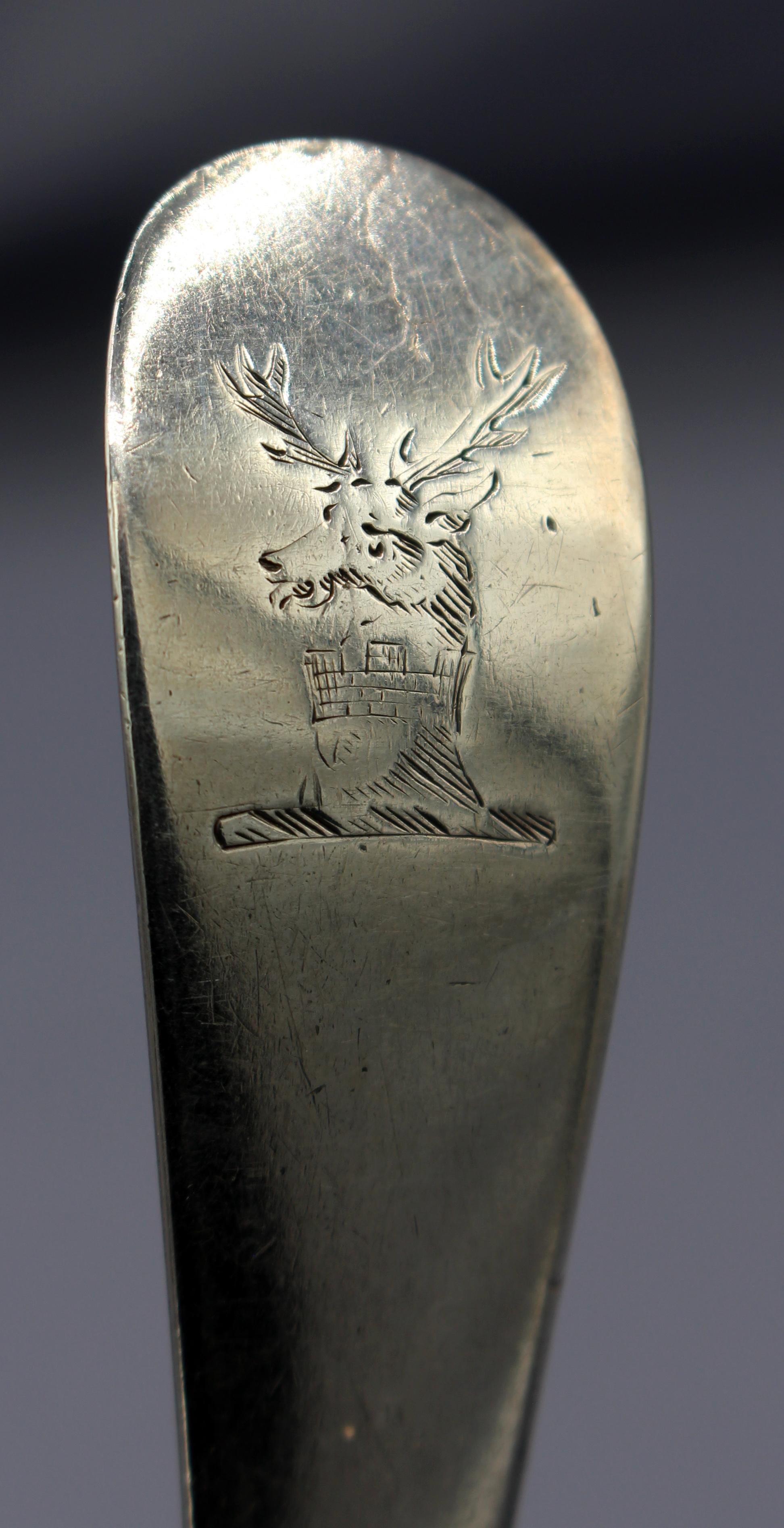 Anglais Cuillère de table en argent sterling à motif anglais ancien de 1783 par Hester Bateman en vente