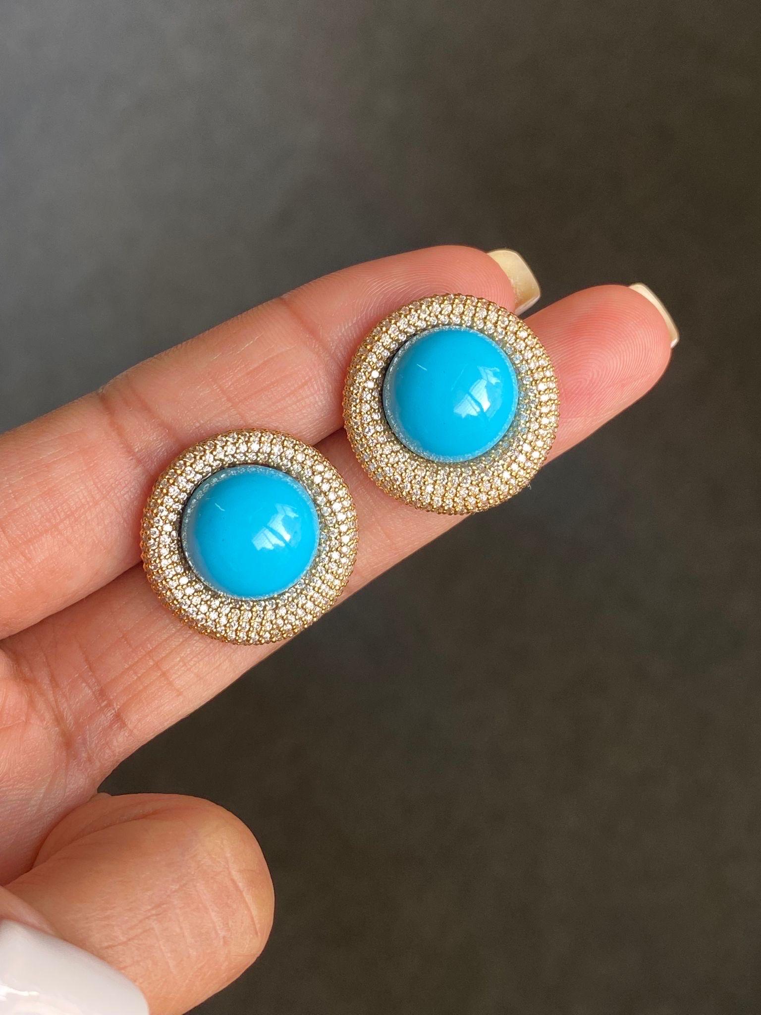 Round Cut 17.84 Carat Turquoise and 3.16 Carat Diamond Studs in 18K Yellow Gold For Sale