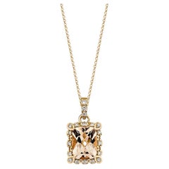 1.785 Karat Morganit-Anhänger aus 18 Karat Roségold mit weißem Diamant.