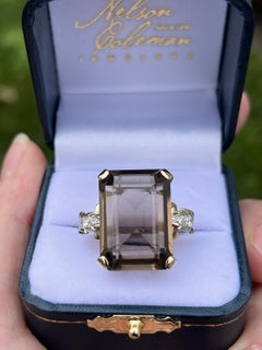 Anello da cocktail con diamante di quarzo fumé e oro giallo 14k da 17,86 carati, anni '40