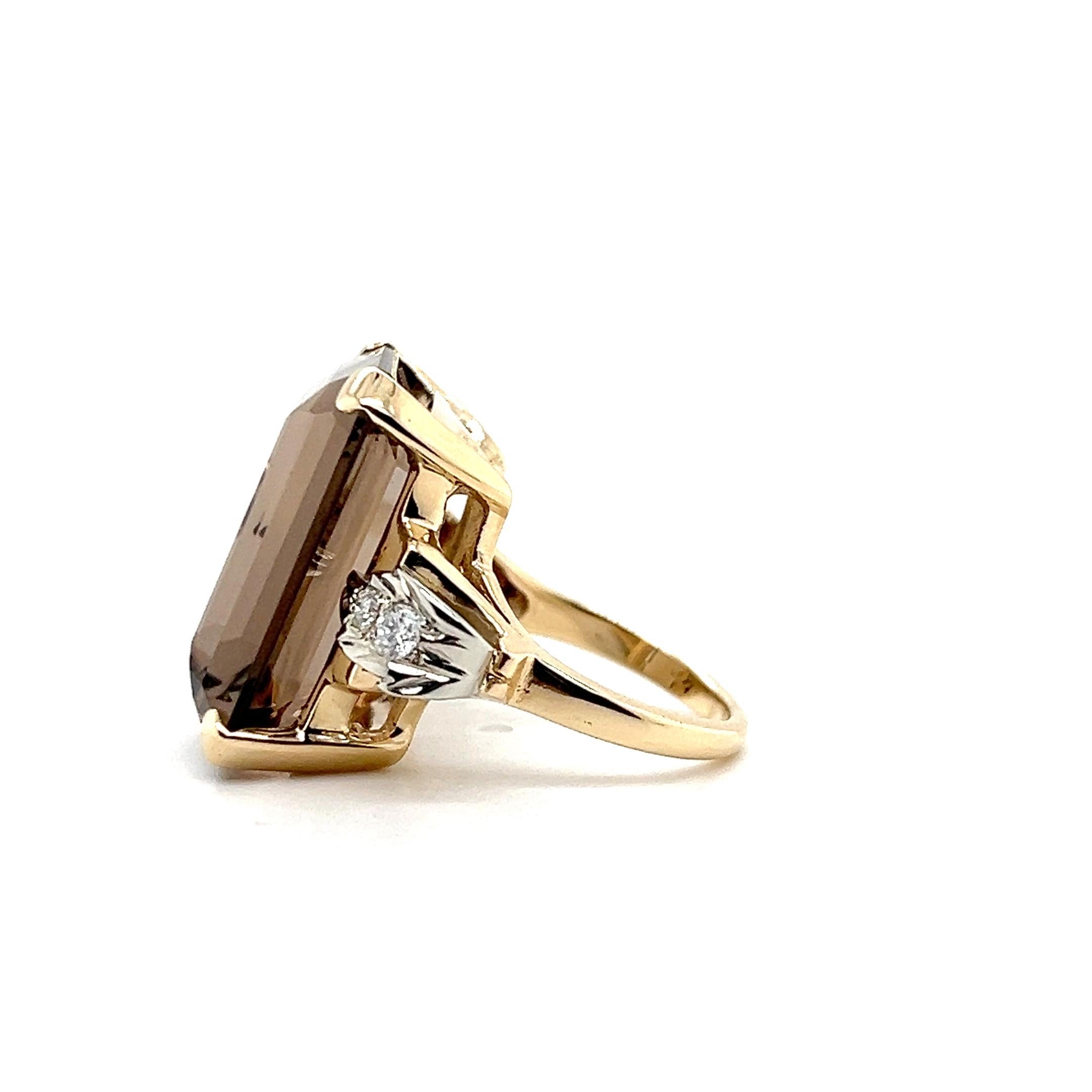 Rétro Anello da cocktail con diamante di quarzo fumé e oro giallo 14k da 17,86 carati, anni '40 in vendita