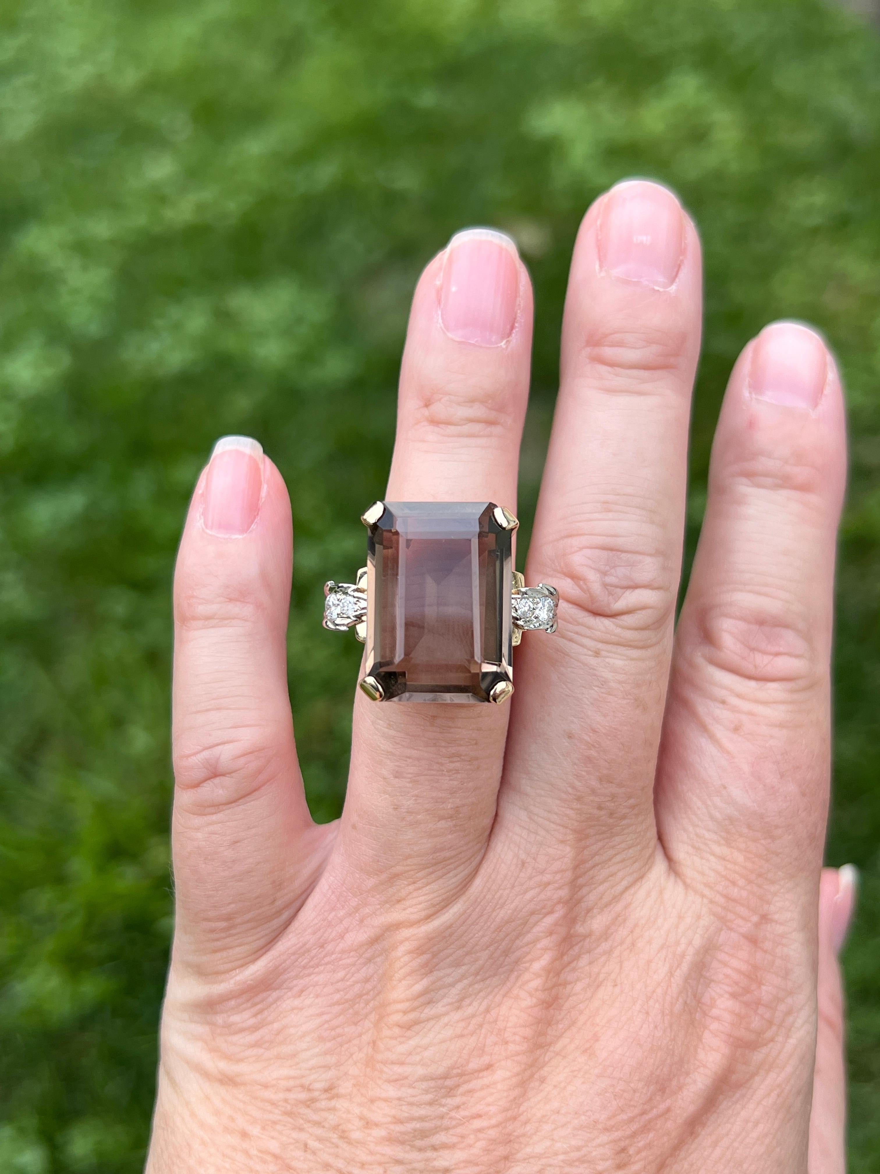 Anello da cocktail con diamante di quarzo fumé e oro giallo 14k da 17,86 carati, anni '40 in vendita 2