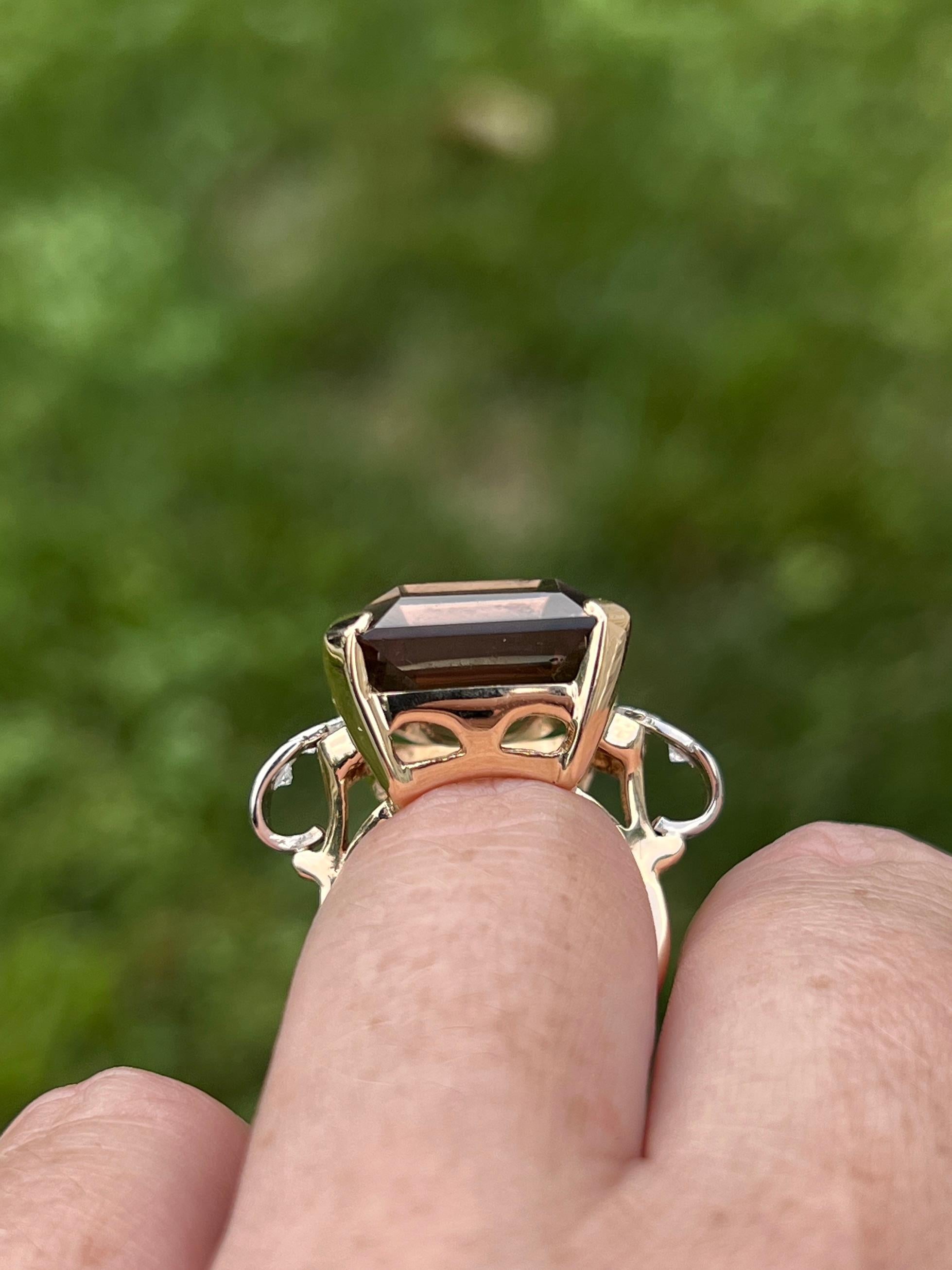 Anello da cocktail con diamante di quarzo fumé e oro giallo 14k da 17,86 carati, anni '40 in vendita 3