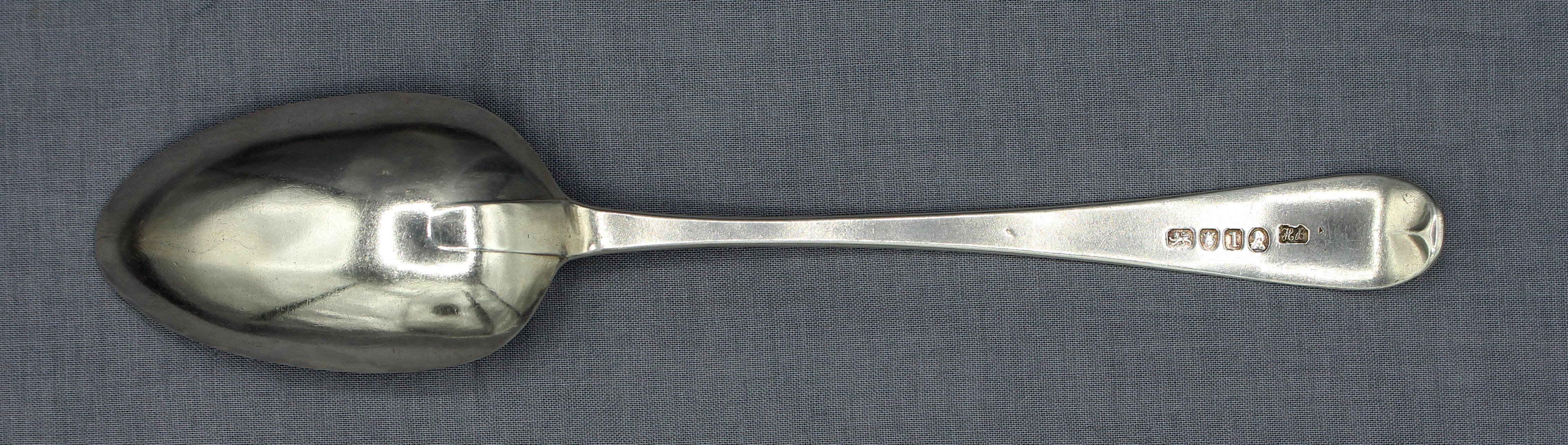 1786 Cuillère à soupe en argent sterling à motif anglais par Hester Bateman, Londres. Très bel exemple avec le monogramme d'époque 