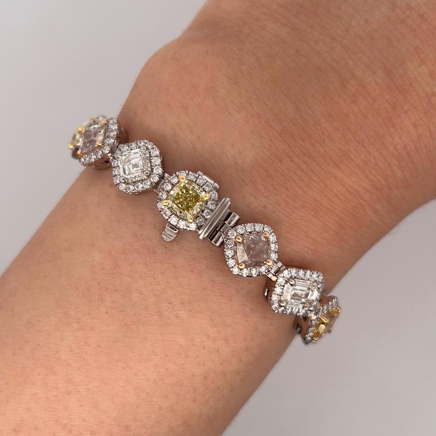 17.89CT Mehrfarbiges Erddiamant-Tennisarmband, GIA-zertifizierte Steine (Smaragdschliff) im Angebot