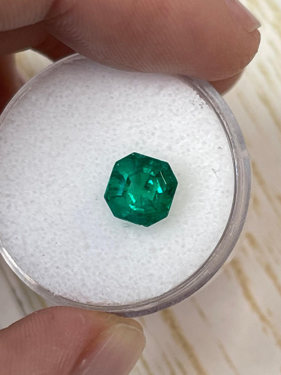 Moderne 1,78 carat AAA+ Captivant Muzo vert Asscher Cut Colombian Gem 7x7 Genuine May en vente