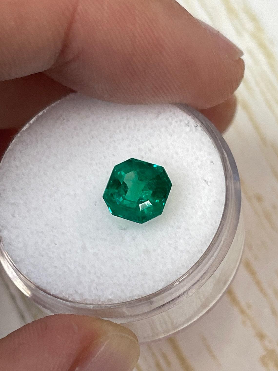 Taille Asscher 1,78 carat AAA+ Captivant Muzo vert Asscher Cut Colombian Gem 7x7 Genuine May en vente