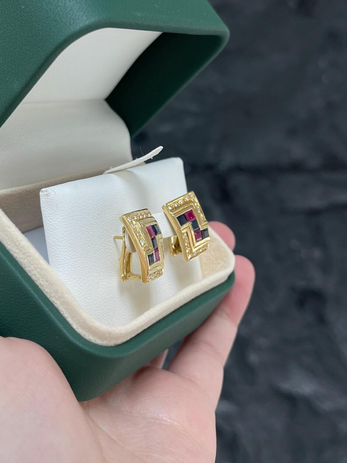 Taglio princess Orecchini con zaffiro naturale da 1,78tcw e diamante con chiusura a scatto in vendita