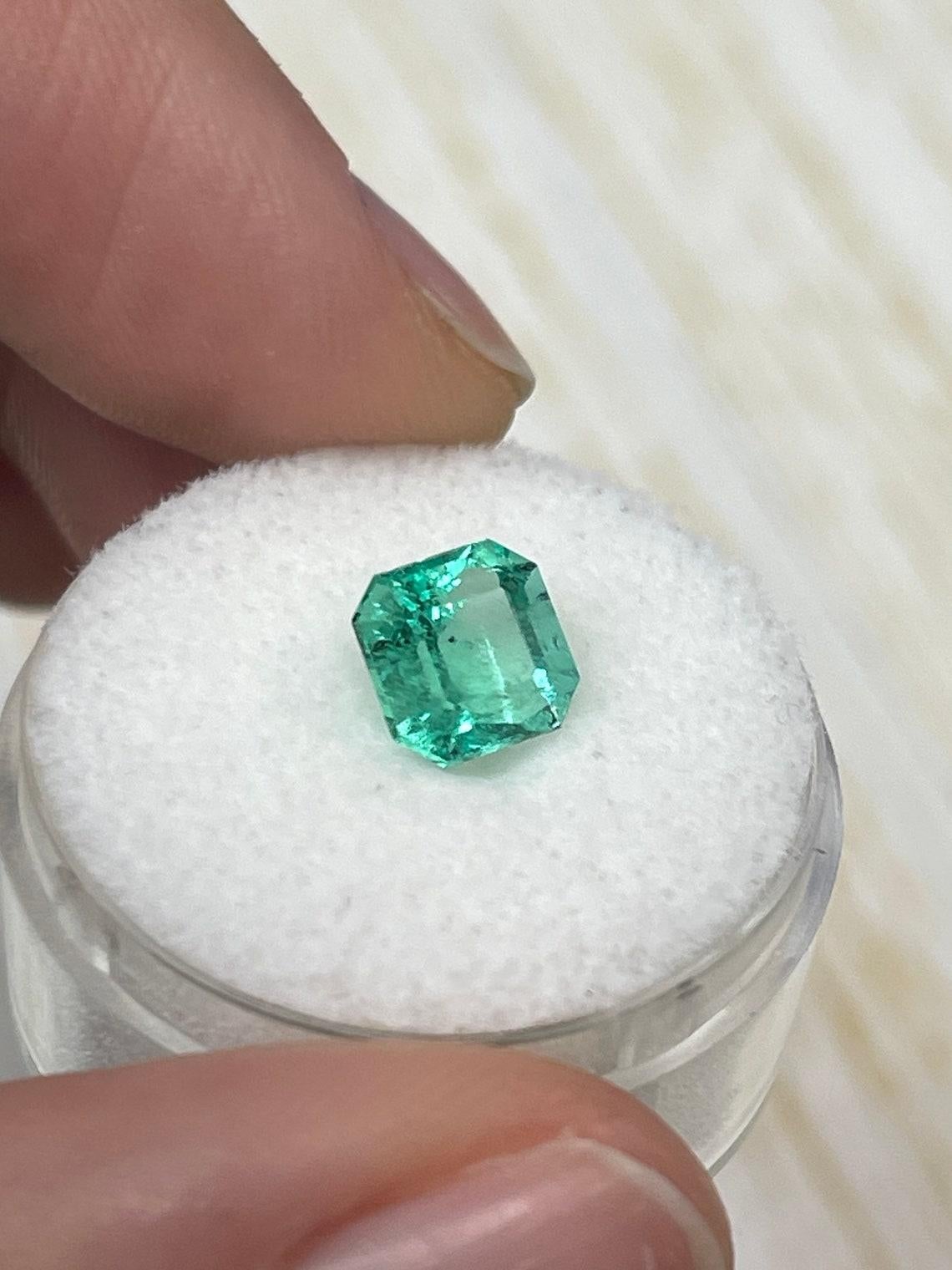 Moderno 1,79 carati 7x7 verde menta taglio Asscher smeraldo colombiano - Gemma di maggio in vendita
