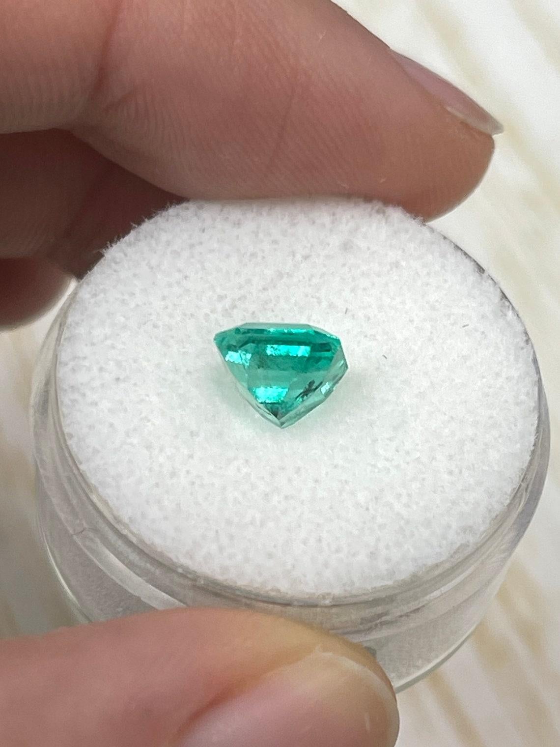 Donna 1,79 carati 7x7 verde menta taglio Asscher smeraldo colombiano - Gemma di maggio in vendita