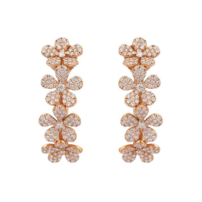 Realizzati in oro 18 carati, questi splendidi orecchini a cerchio sono incastonati a mano con 1,79 carati di diamanti scintillanti. Disponibile in oro rosa, bianco e giallo.

SEGUITE la vetrina di MEGHNA JEWELS per vedere le ultime collezioni e i