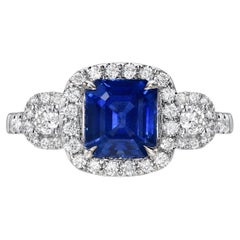 Bague en or blanc 18 carats de 1,79 carat de saphirs bleus taillés en émeraude et de diamants