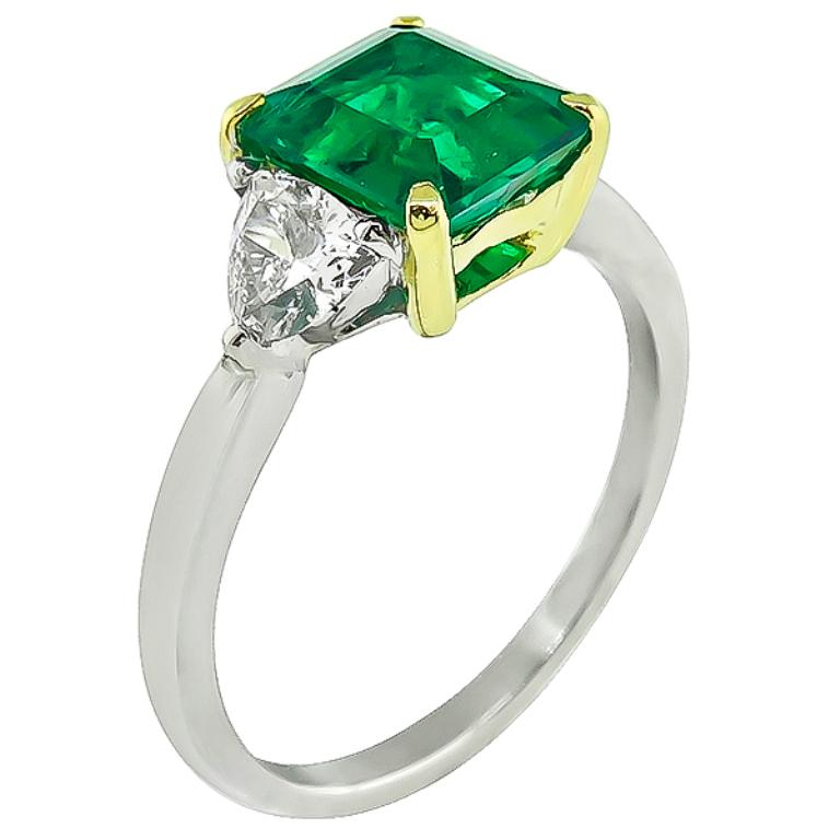 1.79 Carat Emerald Diamond Platinum Ring In Good Condition For Sale In New York, NY