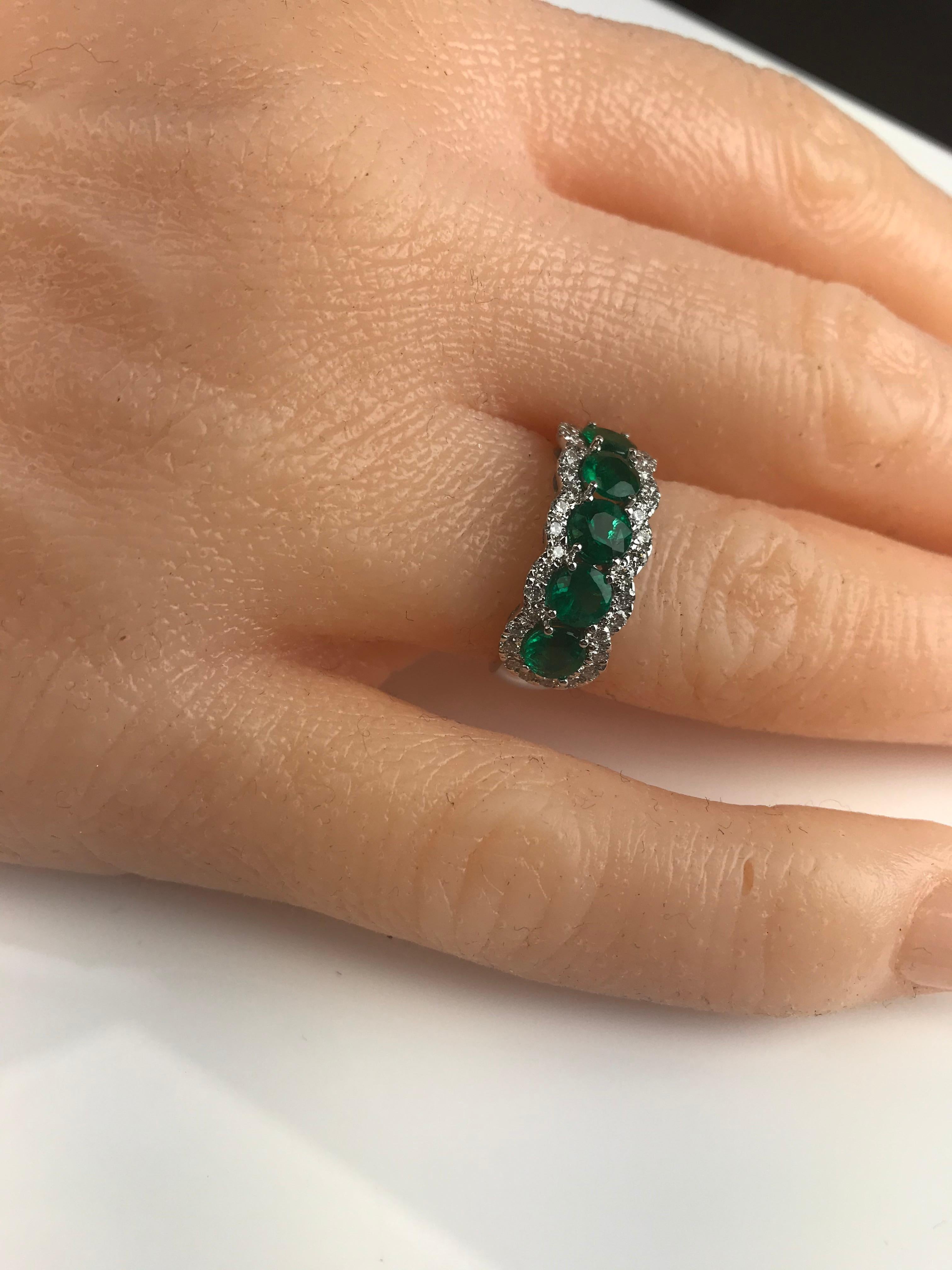 1.79 Carat Emerald Ring with 0.55 Carats Diamond in 18k White Gold ref1505 In New Condition For Sale In New York, NY