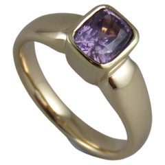 1.79 Carat Purple Sapphire 9k and 18k Yellow Gold Solitaire Ring