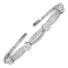Bracelet jonc souple en or blanc 18 carats avec diamants ronds et baguettes de 1,79 carat