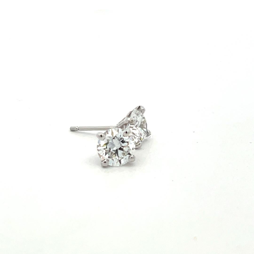 1,79 Karat Runder Brillant D VS2 Diamant-Ohrstecker aus 18 Karat Weißgold im Angebot 2