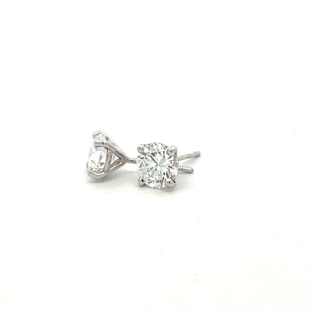 1,79 Karat Runder Brillant D VS2 Diamant-Ohrstecker aus 18 Karat Weißgold im Angebot 3