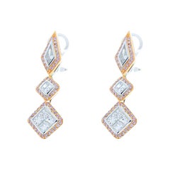 Boucles d'oreilles en goutte bicolores avec diamants de forme fantaisie de 1,79 carat au total
