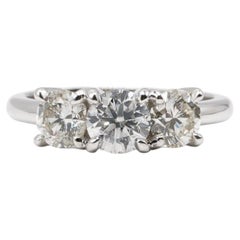 1,79 Karat Gesamtgewicht Drei Stein Runde Diamant 14k Weißgold Verlobungsring