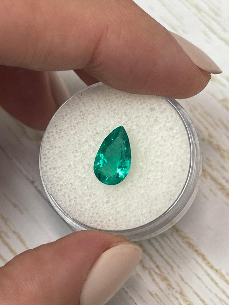 Taille poire 1.79 Carat Vivid Muzo Green Colombian Emerald - Pear-Cut May Birthstone Gem en vente
