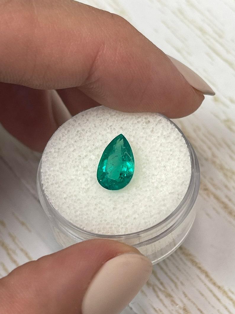1.79 Carat Vivid Muzo Green Colombian Emerald - Pear-Cut May Birthstone Gem Neuf - En vente à Jupiter, FL