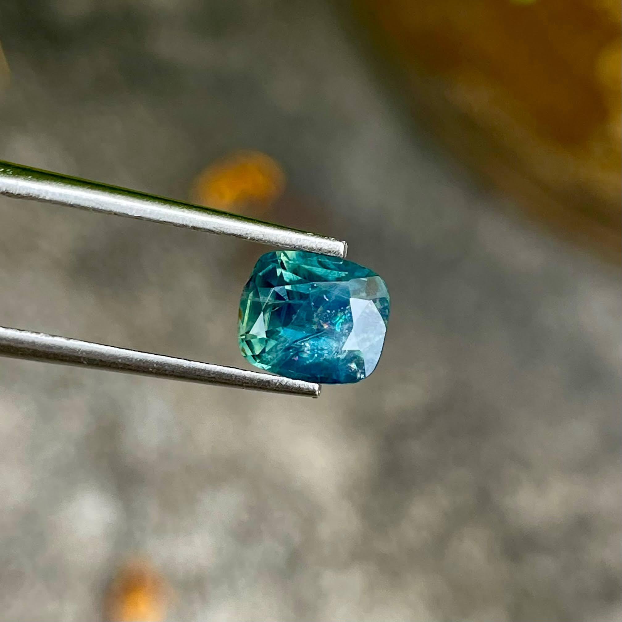 Pierre précieuse naturelle de Madagascar taille coussin saphir sarcelle 1,79 carats Neuf - En vente à Bangkok, TH
