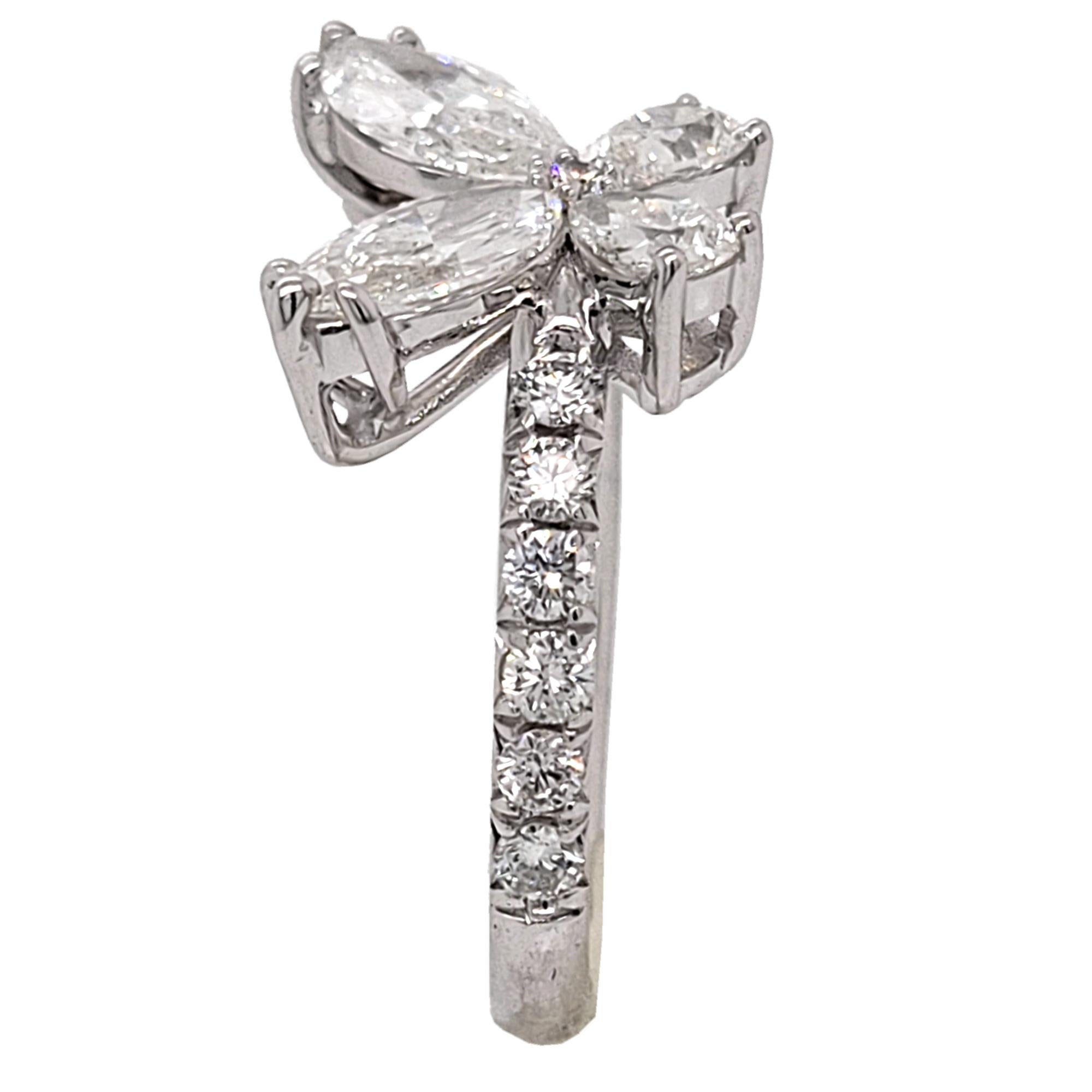 Taille Marquise Bague papillon en diamant 1,79 carat avec tige sertie en pavé français en vente
