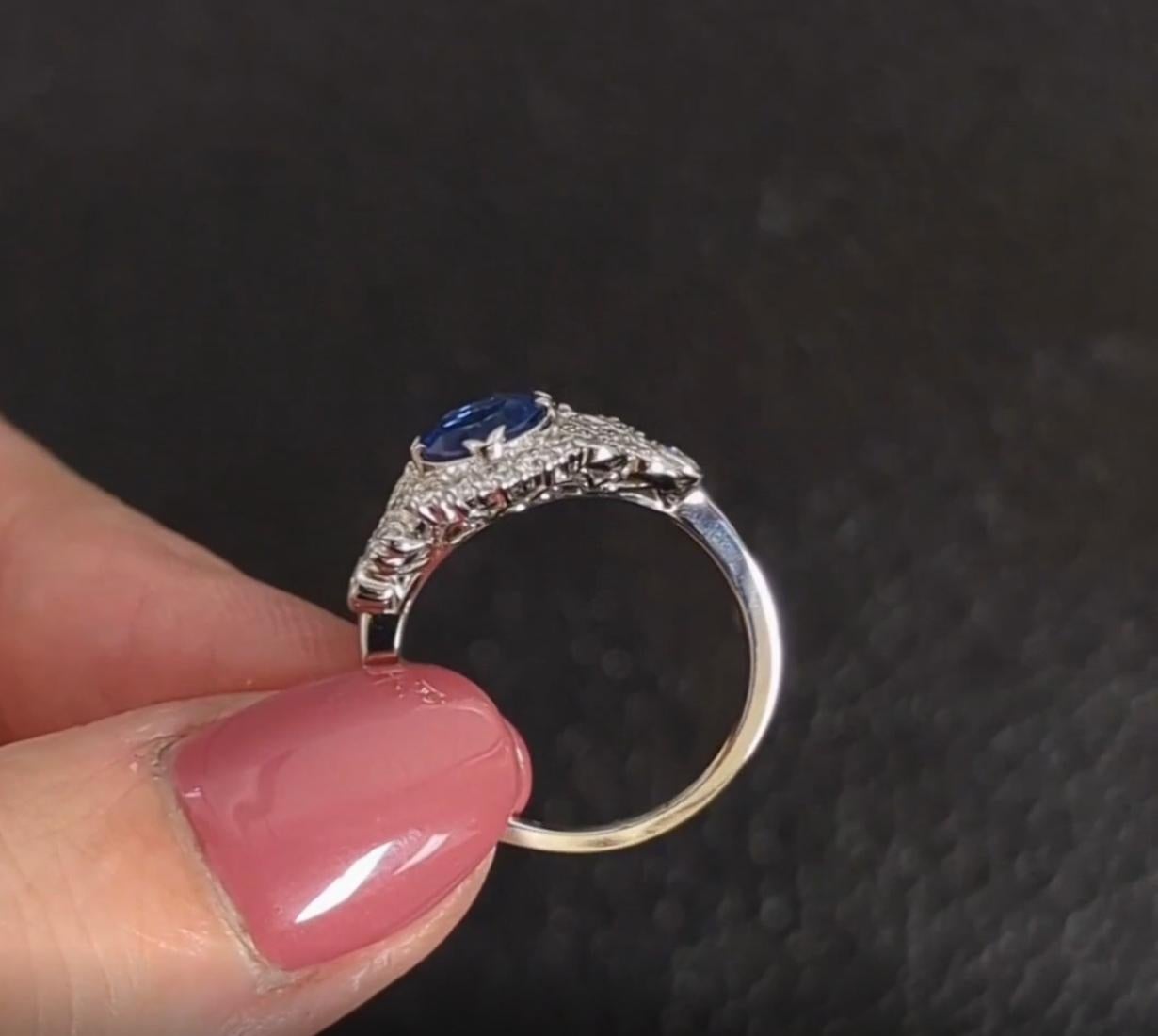 1.74 Karat Saphir-Diamant-Ring Ovalschliff im Zustand „Neu“ im Angebot in Chicago, IL