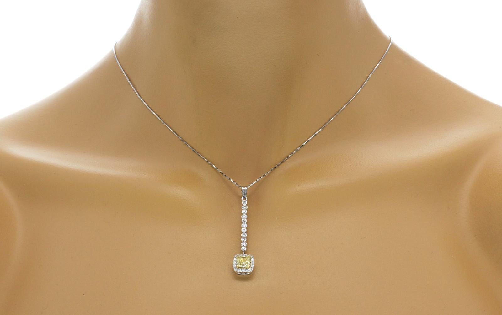 Round Cut 1.79 Carat Yellow and White Diamonds 18k White Gold Drop Necklace For Sale