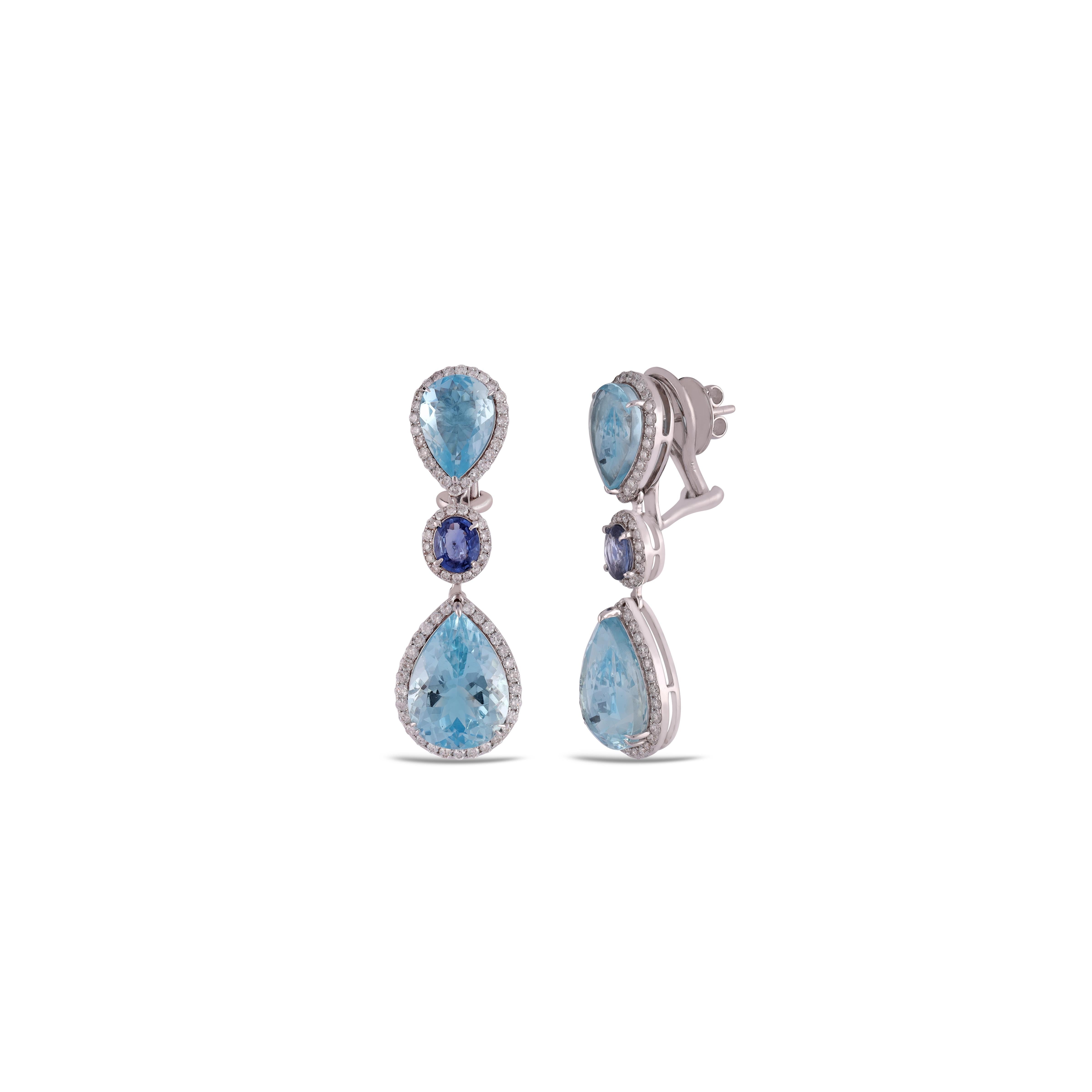 Classical Roman 17.90 Carat Clear Aquamarine & Diamond Cluster Earring in 18K gold For Sale