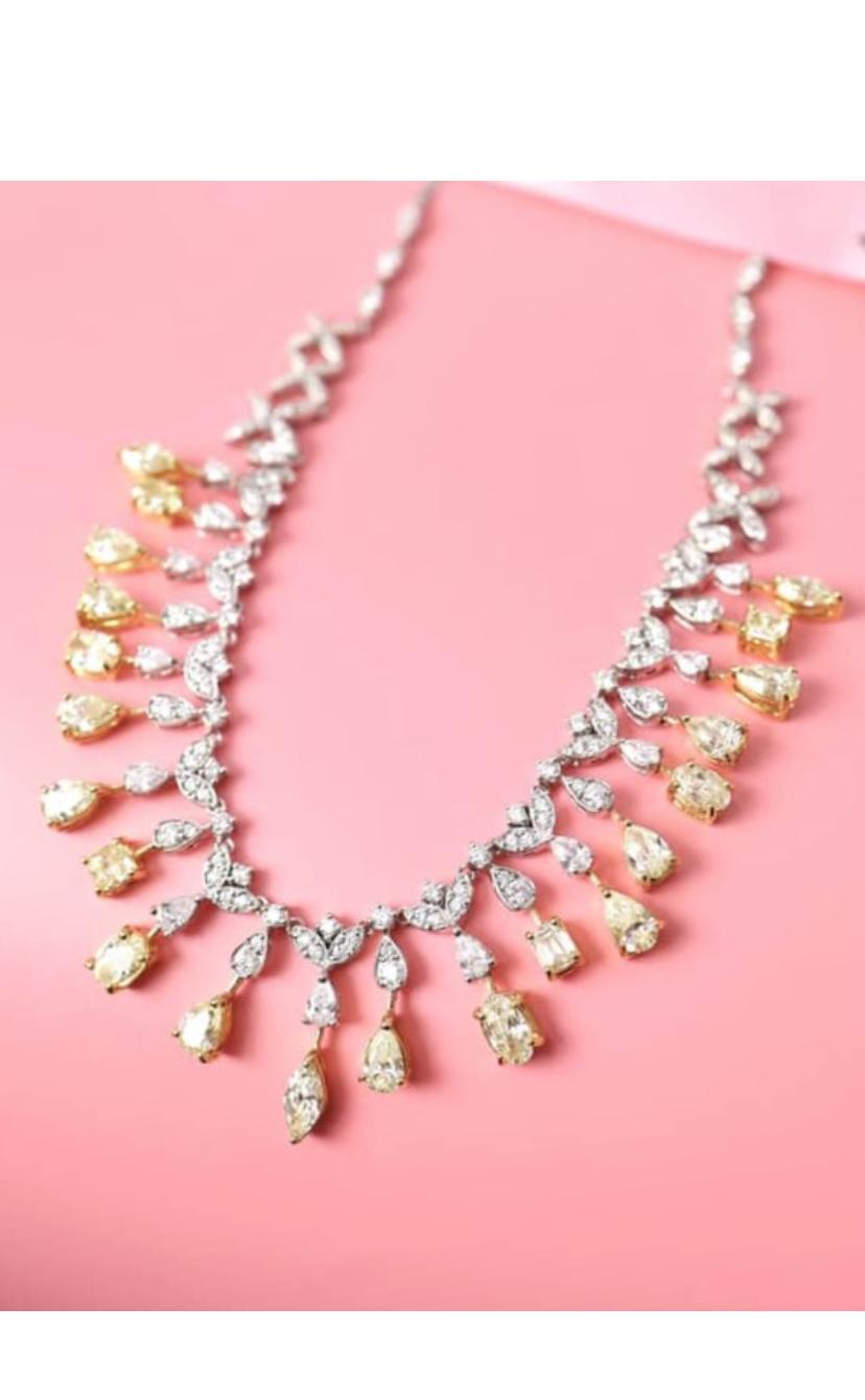 Collana in oro 18 carati con diamanti bianchi e gialli da 17,90 carati In condizioni Nuovo in vendita a Massafra, IT