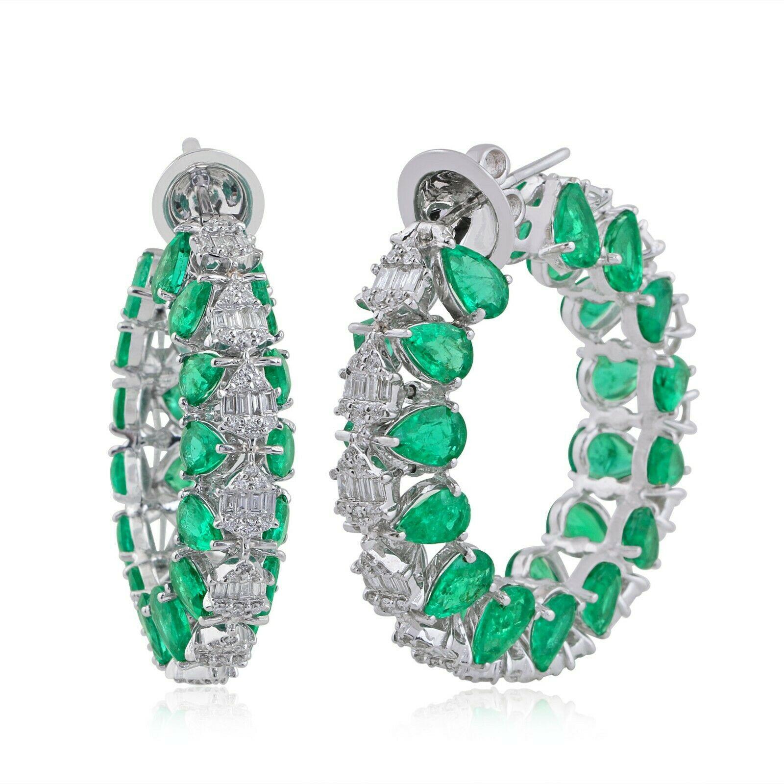 Diese wunderschönen Creolen aus 14-karätigem Gold sind von Hand mit 17,90 Karat Smaragd und 1,55 Karat funkelnden Diamanten besetzt. 

FOLLOW  MEGHNA JEWELS Storefront, um die neueste Collection'S und exklusive Stücke zu sehen.  Meghna Jewels ist