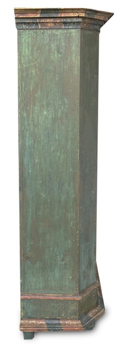 1790 Grüner, floral bemalter Kleiderschrank