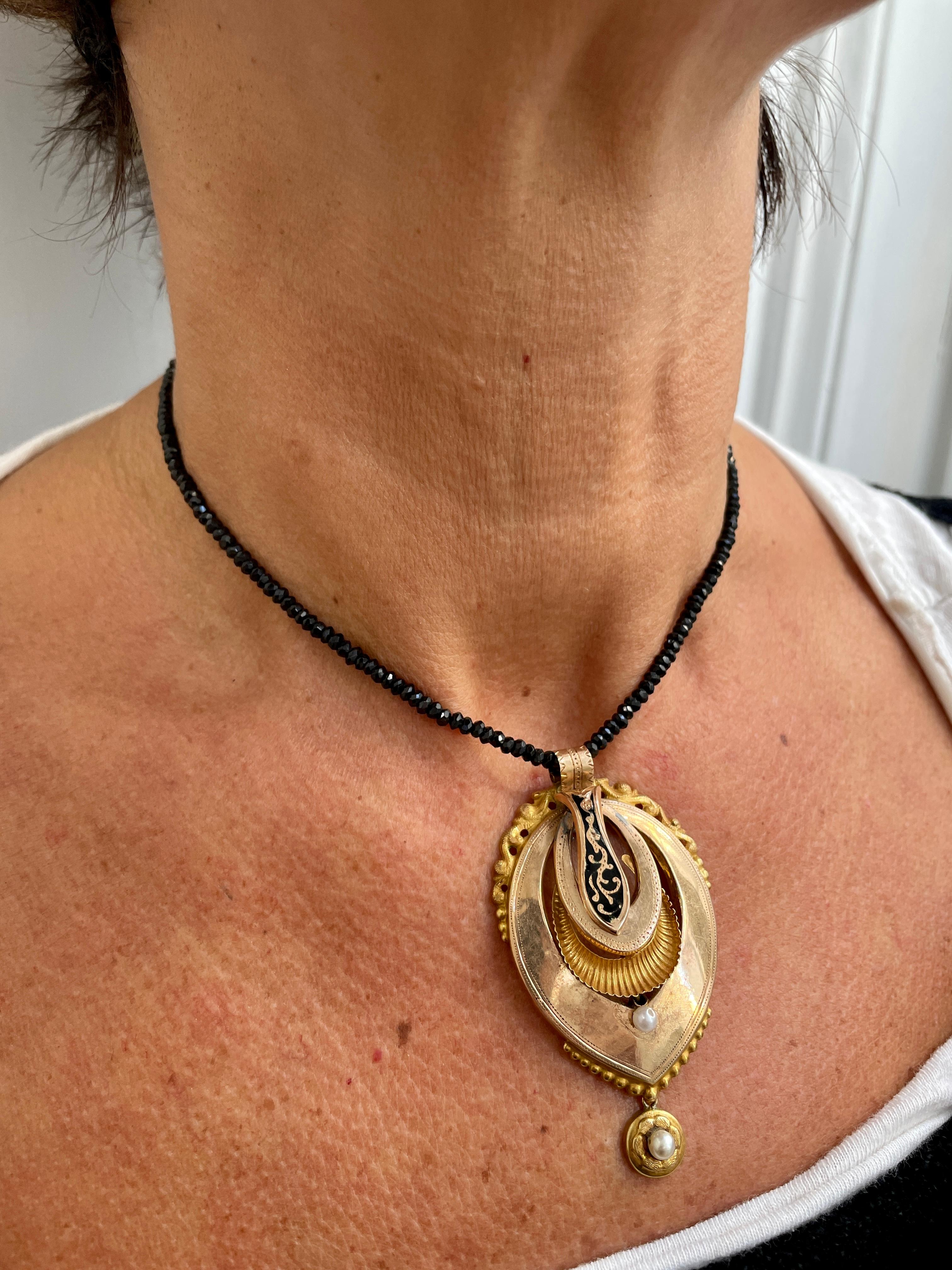 1790s Baroque Bourbon Gold Pendant Onyx Necklace 4