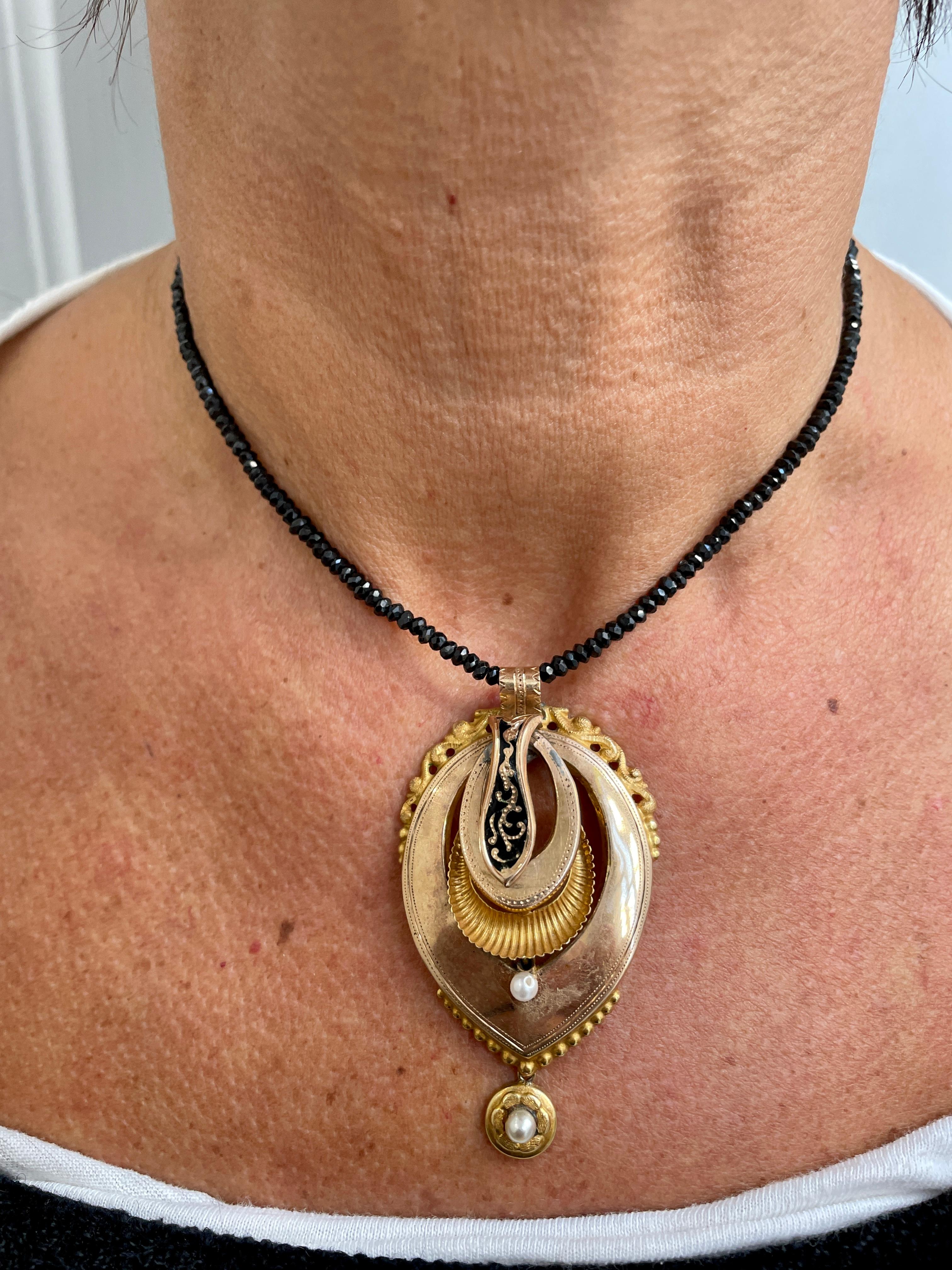 1790s Baroque Bourbon Gold Pendant Onyx Necklace 2