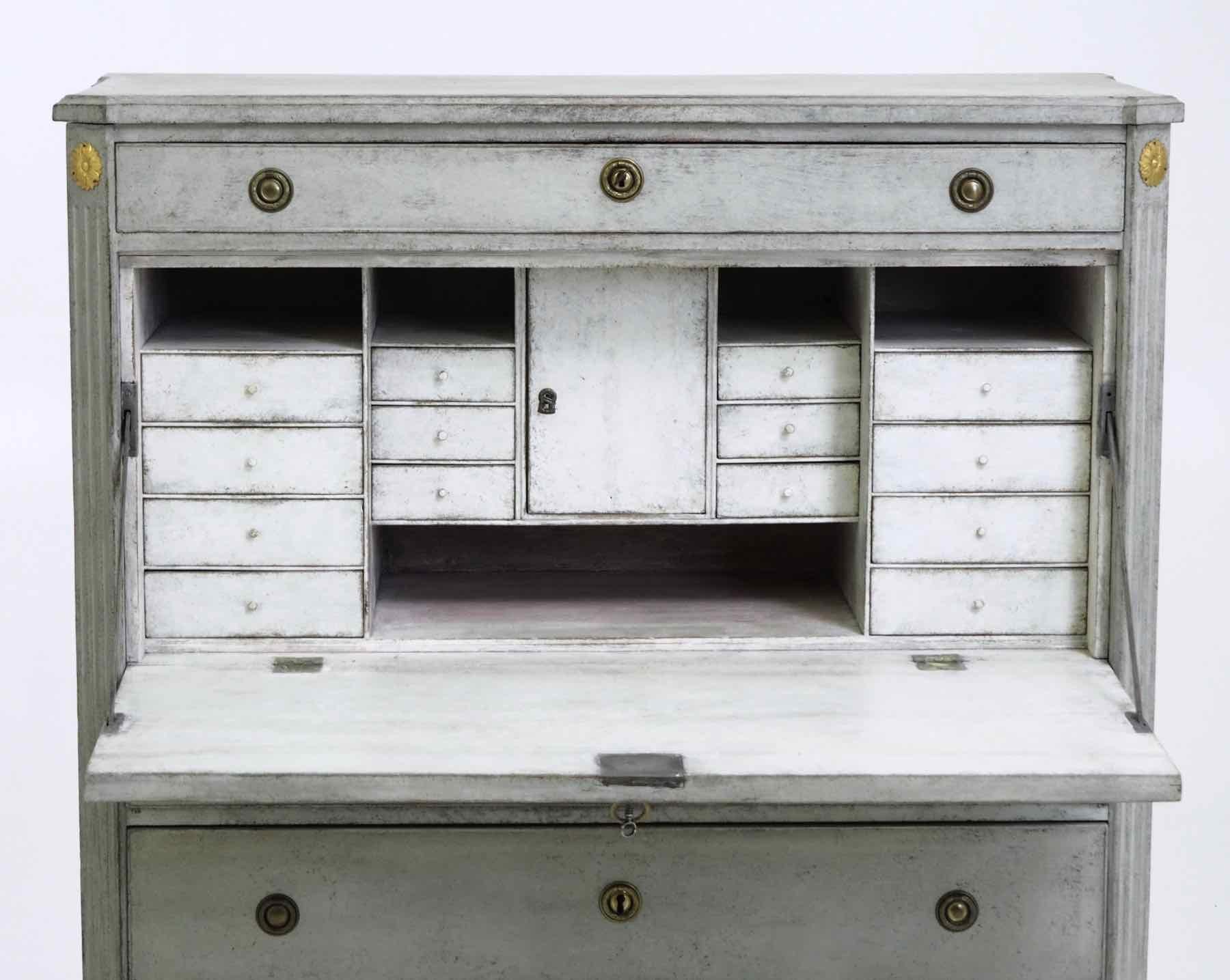 Fine Gustavian secretary, with finely painted decorations, made by Stockholm master, circa 1790
H. 134 H-open. 75 W. 112 D. 52 D-open. 89 cm
H. 52.7 H-open. 29.5 W. 44 D. 20.4 D-open. 35 in