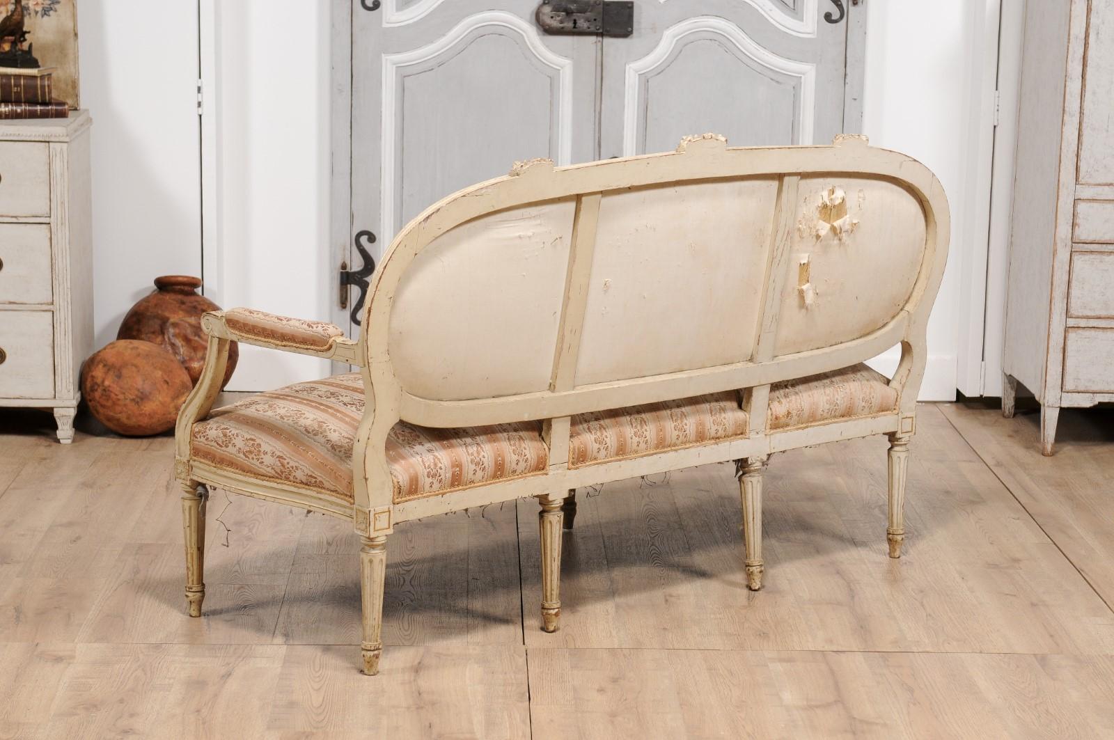 1790s Louis XVI Period French Painted Sofa with Oval Back and Carved Foliage For Sale 5