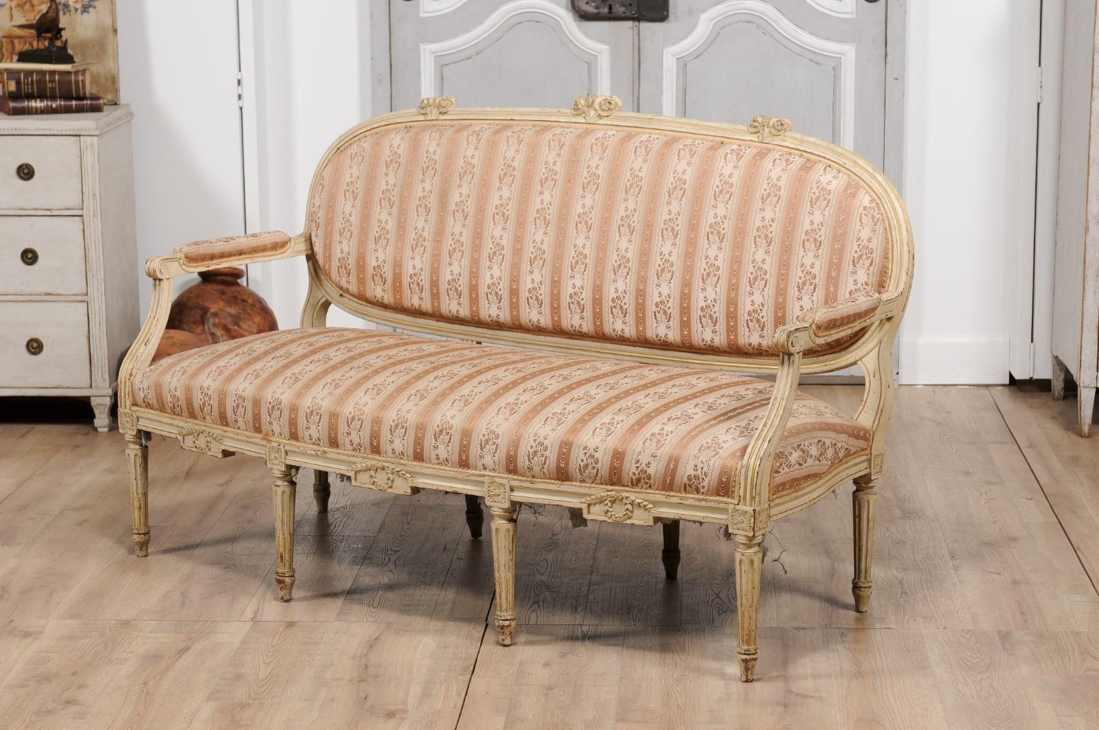 1790s Louis XVI Period French Painted Sofa with Oval Back and Carved Foliage For Sale 7