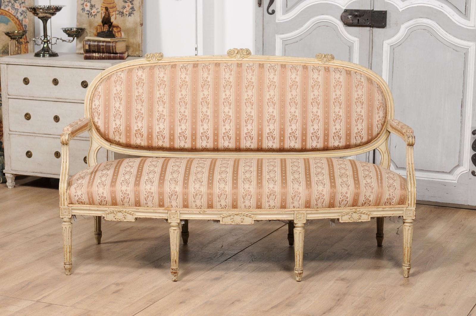 1790s Louis XVI Period French Painted Sofa with Oval Back and Carved Foliage For Sale 1