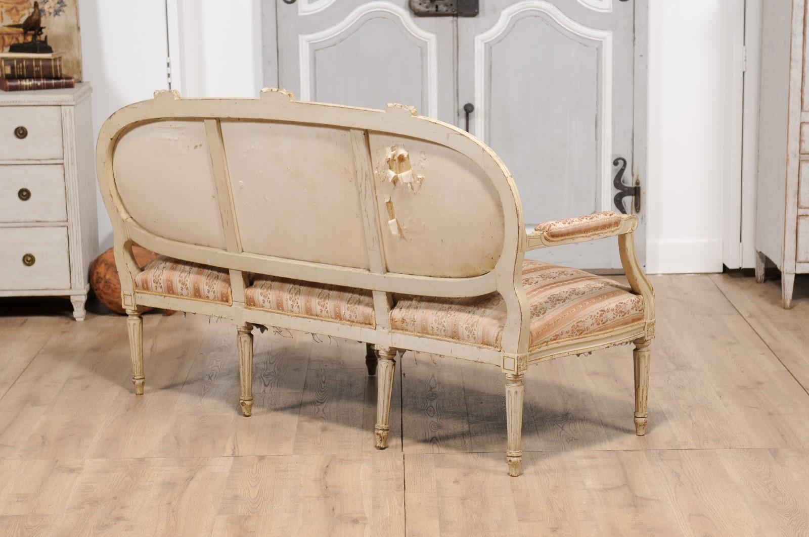 1790s Louis XVI Period French Painted Sofa with Oval Back and Carved Foliage For Sale 3