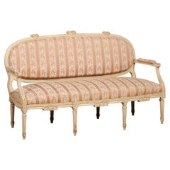 1790s Louis XVI Periode Französisch gemalt Sofa mit ovalem Rücken und geschnitzten Laub