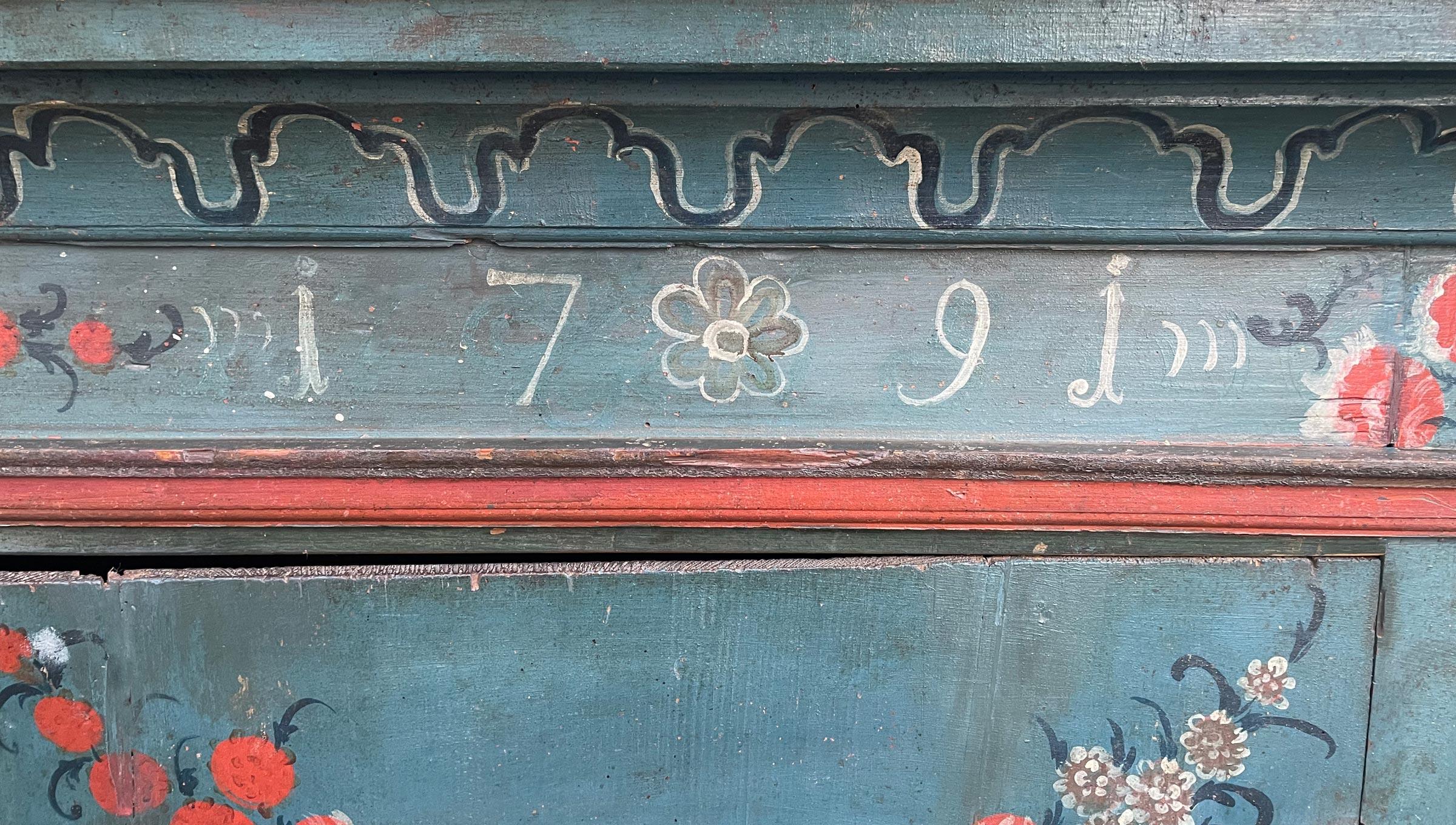 1791 Blu Floral Painted Wardrobe In Good Condition In Albignasego, IT