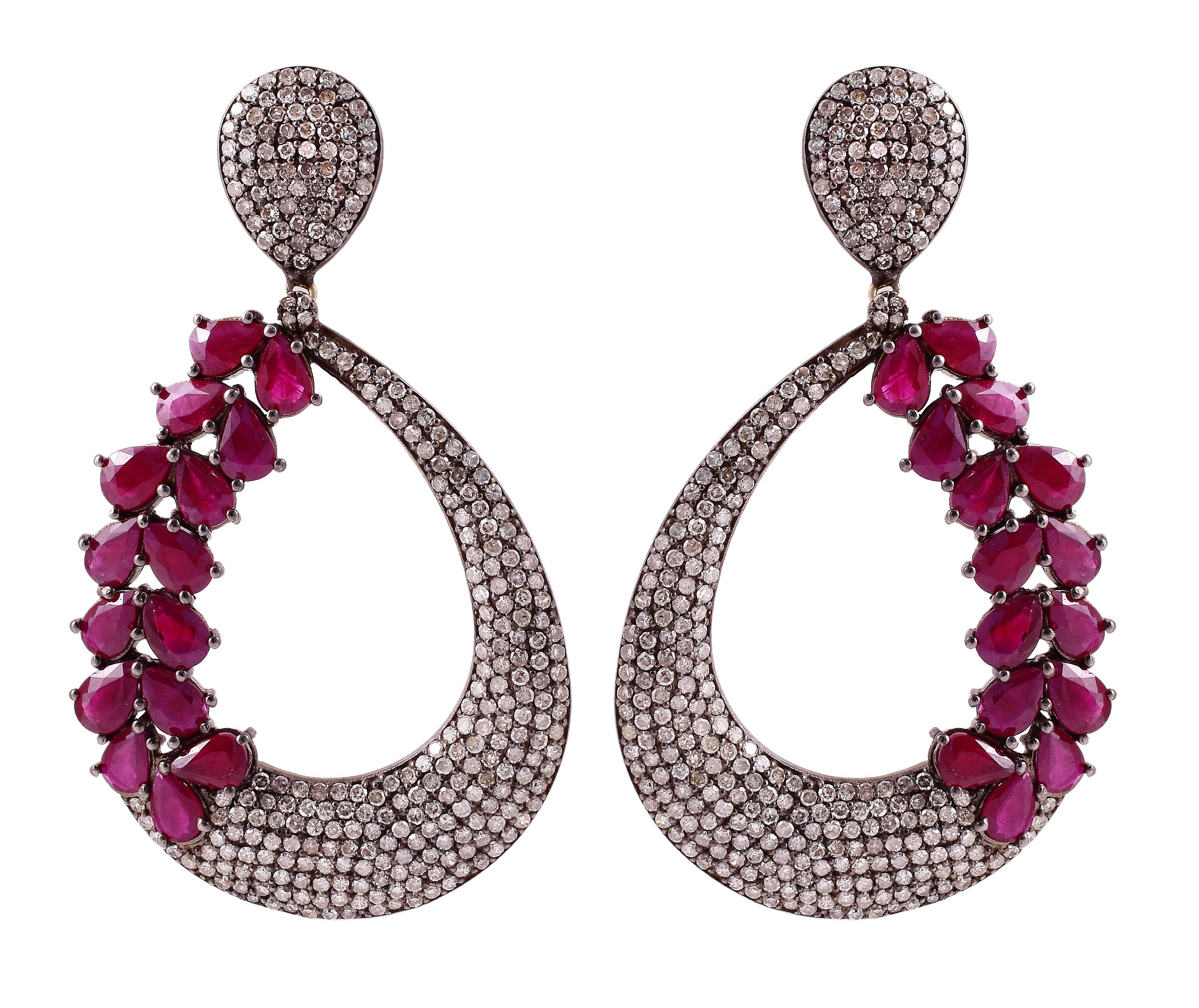 17.91 Carat Ruby and Diamond Dangle Cocktail Earrings in Victorian Style In New Condition For Sale In Jaipur, IN