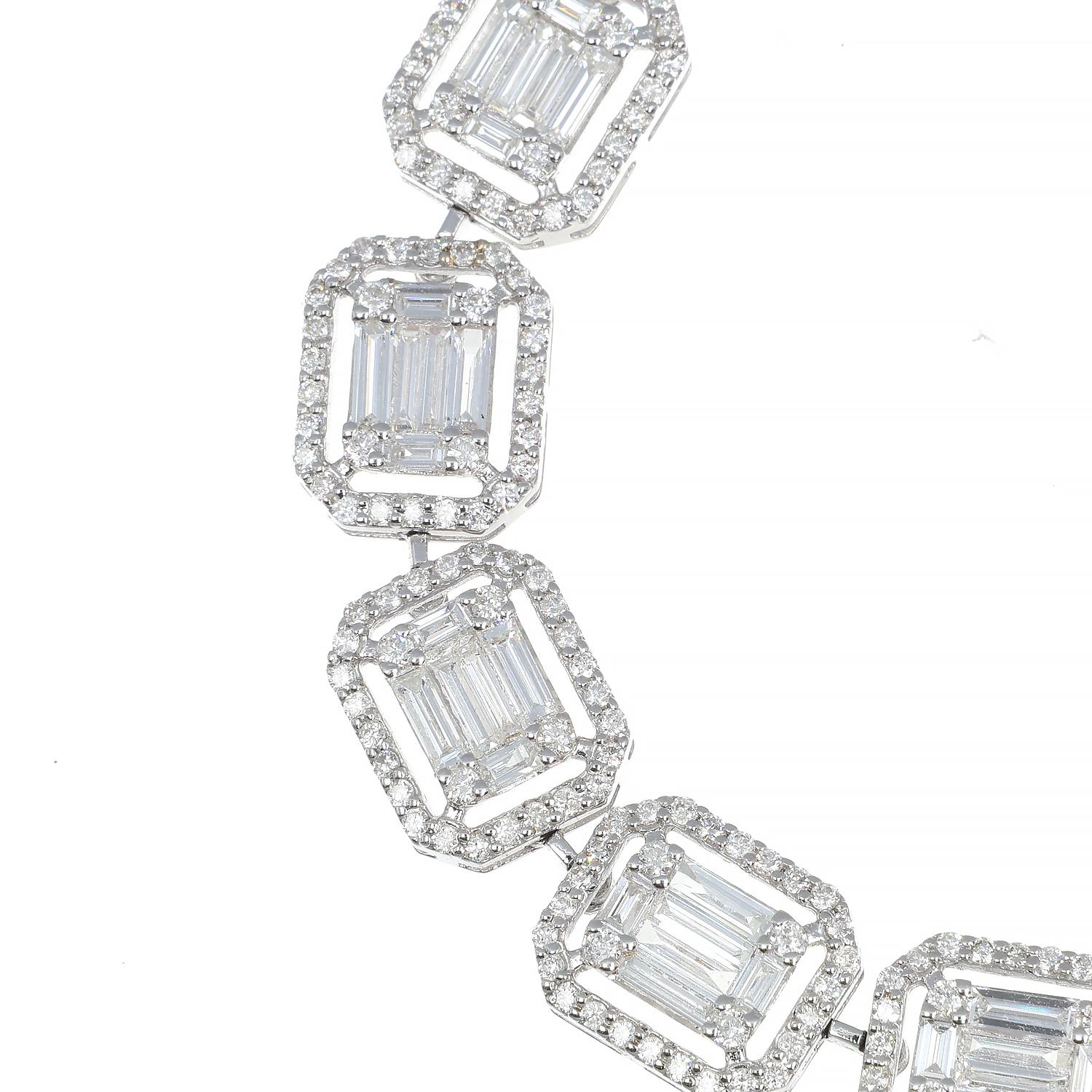 17.91 ct White Diamonds Baguette Necklace G - VS1 / VS2 18Kt White Gold Modern In New Condition For Sale In Bergamo, BG